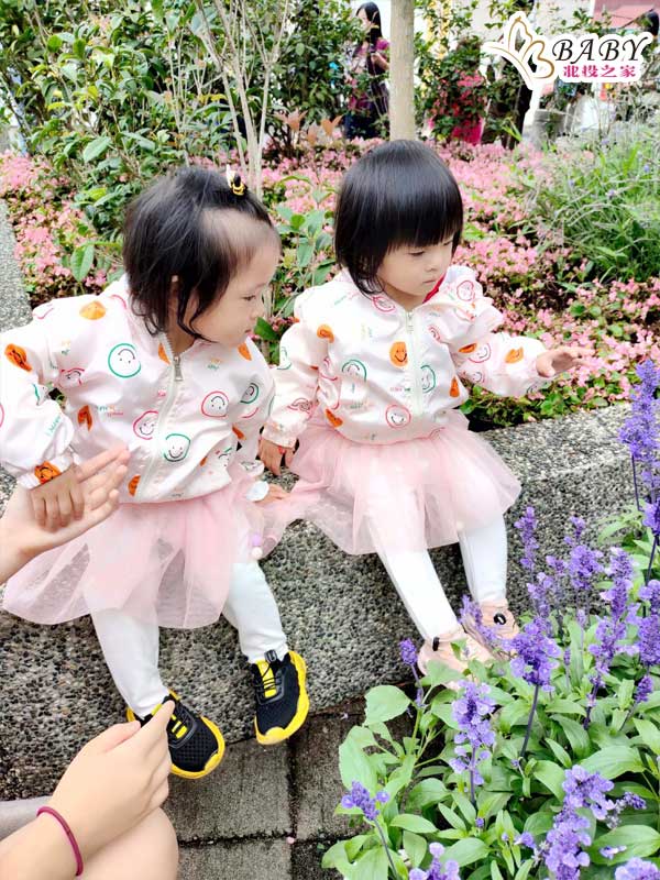 薰衣草花海如詩如畫，苗栗南庄花卉節吸引了無數遊客駐足。在這片紫色的花海中，仿佛置身於童話世界，沉醉在薰衣草的香氣之中。