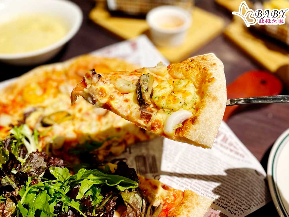默爾 pasta pizza義式羅馬披薩淡淡的茴香豬肉搭配新鮮海鮮讓人有自然質樸的味道