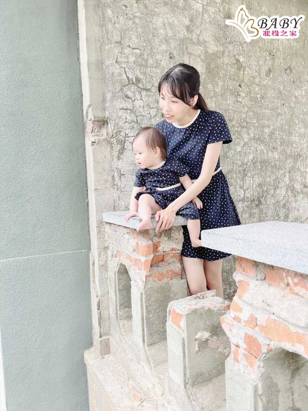 母女倆在台南水交社文化園區拍下一張網美照，留下了快樂的時光。
