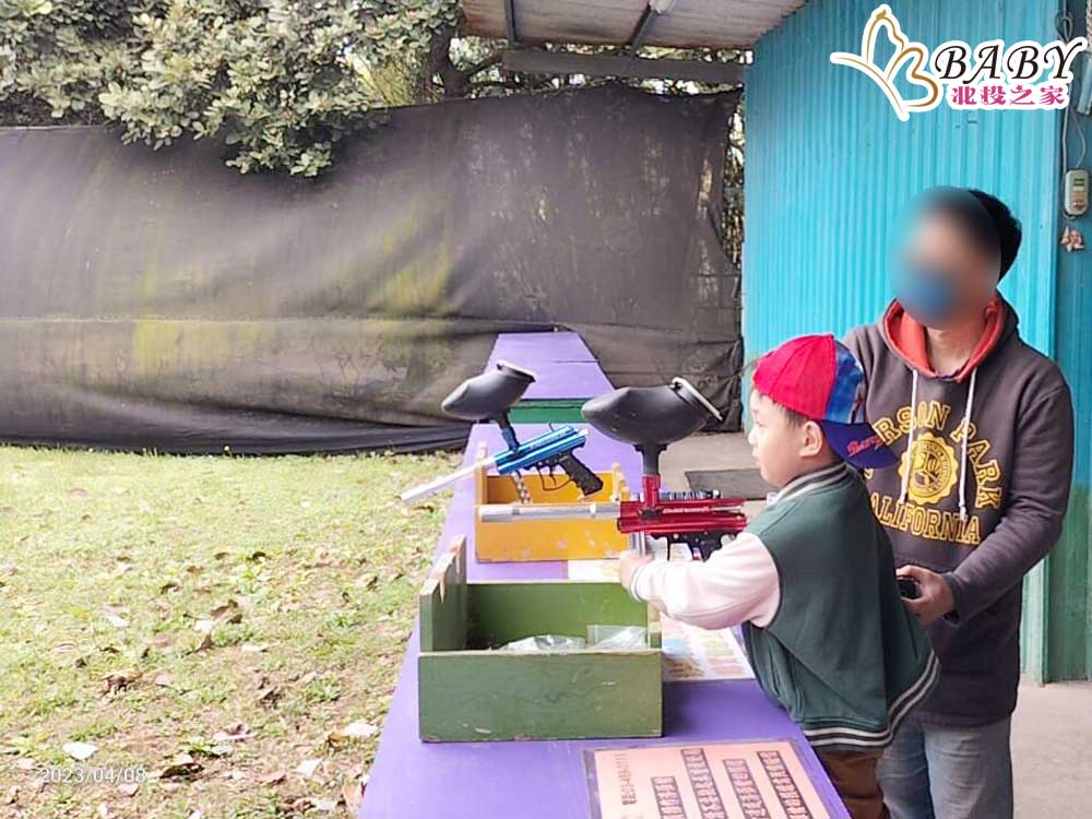 2023桃園親子景點推薦｜想和孩子共度美好時光？看這裡！8個桃園家庭旅遊新選擇｜北投之家推薦桃園景點16
桃園親子景點推薦6：龍潭區－桃園老貝殼休閒農場

桃園老貝殼休閒農場這是一個獨特的桃園親子景點，帶給家庭一個寓教於樂的休閒體驗。這裡有各式各樣的活動和設施，讓孩子們可以親近大自然，學習關於農業的知識，體驗收穫的樂趣。更有各種可愛的小動物，讓孩子們可以親手餵食，感受與動物的互動樂趣。在老貝殼休閒農場，每一次的遊玩都是一場全新的冒險，讓您和孩子在快樂的遊玩中共度美好的時光。

閱讀更多👉👉 桃園老貝殼休閒農場-親子天堂寓教於樂，與孩子共度美好時光

營業時間：09:00-17:00(週六、週日)
☎️電話：(03)489-0111
🏡地址：325桃園市龍潭區湧光路一段222號