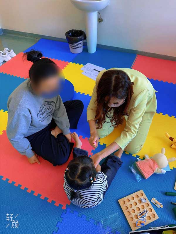 安安優腦｜實踐感覺統合理念

在安安優腦的幼兒感覺統合訓練課程中，將感覺統合理念融入到孩子的日常生活和學習環境中，讓孩子在日常生活中自然而然地學會感覺統合技巧。