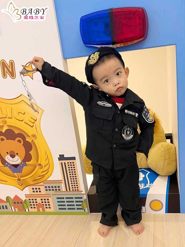 我相信，有一天將成為一名優秀的警察，幫助維護社區的安全，守護人民的平安，成為家鄉的驕傲。因為魏寶寶是一個有夢想，有志向，有愛心的小朋友。