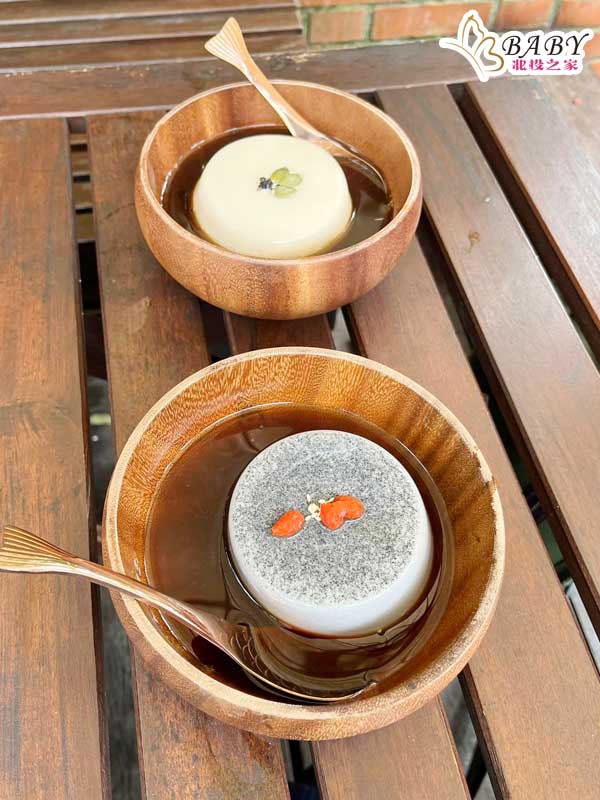日式井上豆花真的很特別呢～日本豆花吃起來軟軟的～可能桃園神社昭和拾參景色也很美吃起來有加分