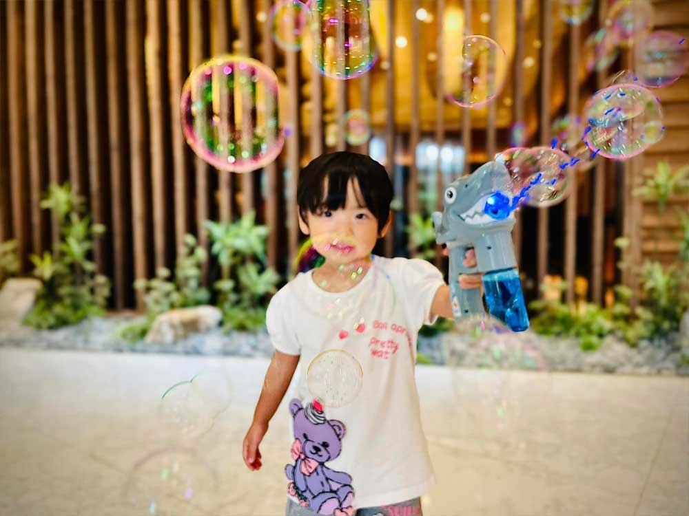 桃園龍潭名人堂花園大飯店-探索台灣的美,打造旅遊新記憶的景點|女鵝JuJu|北投之家分享寶寶喜悅|北投之家 帶領小朋友一同探索桃園龍潭名人堂花園大飯店的魅力。這個地方不僅提供了舒適的住宿環境,更是一個充滿歷史與文化的探索場所。藉由北投之家社團會員女鵝JuJu親身經驗,讓您能夠對這裡有更深入的了解。
文章開始之前,先讓我們瞭解一下這個地方。桃園龍潭名人堂花園大飯店位於桃園市龍潭區,擁有完善的設施與服務,是一個適合全家大小一同出遊的好去處。飯店內部有寬敞的客房、餐廳、遊樂設施,讓旅客在享受住宿的同時,也能充分享受其他的樂趣。這裡不僅是一個飯店,更是一個充滿故事的場所,每個角落都有值得探索的新發現。