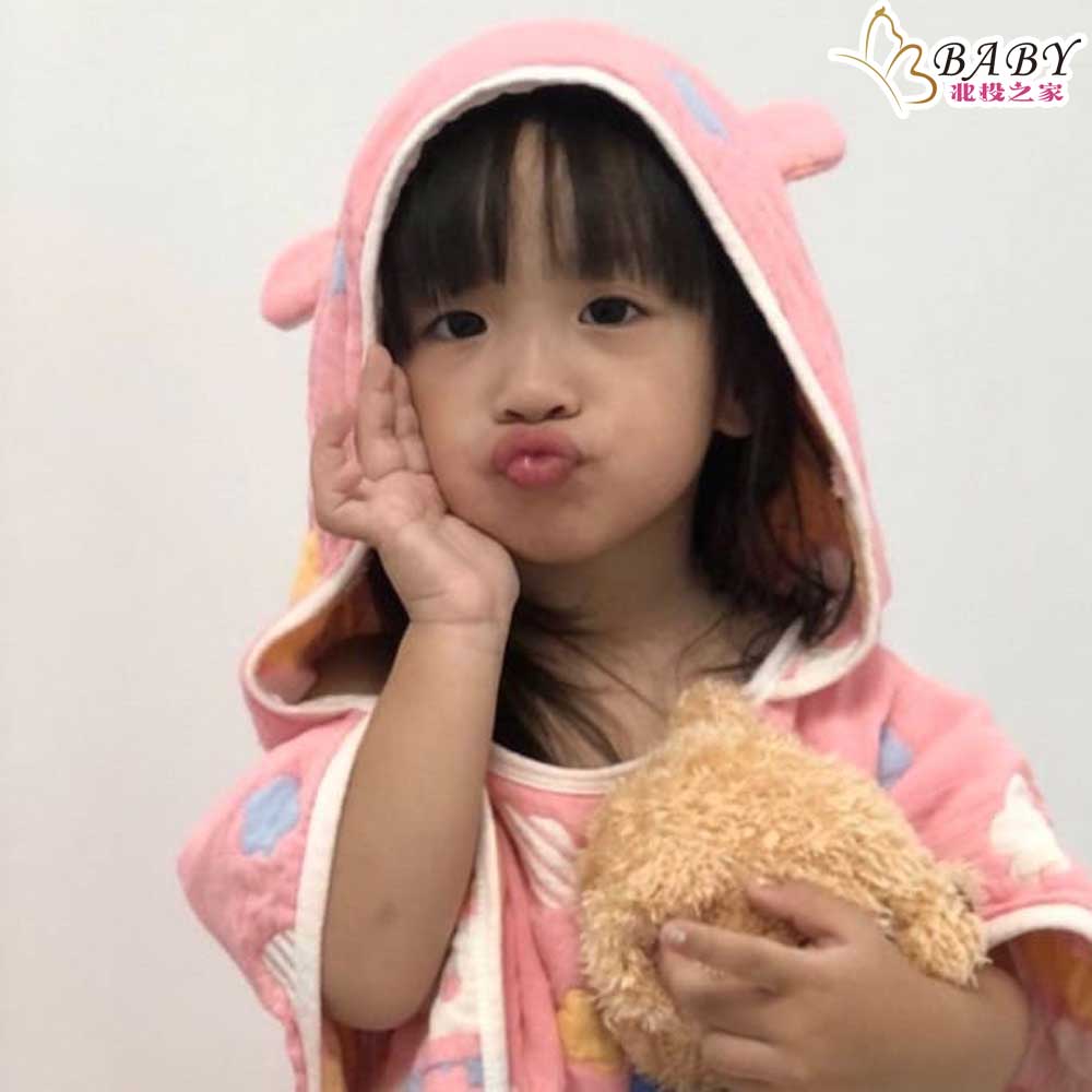 嬰兒六層紗浴袍品牌推薦｜為寶寶尋找最佳洗澡好夥伴-北投之家嬰兒浴袍｜北投之家寶寶用品11

嬰兒六層紗浴袍品牌推薦-北投之家嬰兒浴袍01

嬰兒六層紗浴袍品牌-北投之家稚嫩粉雲彩嬰兒浴袍

北投之家，一個深受媽媽們信任與推薦的嬰兒六層紗浴袍品牌，透過其嬰兒浴袍的細膩設計與優良材質，帶給每一位媽媽與寶寶全新的洗澡體驗。北投之家的稚嫩粉雲彩嬰兒浴袍，不僅有著迷人的色彩與可愛的設計，更是採用了六層紗布料，可以快速吸水且又有良好的透氣性，讓寶寶在洗完澡後能立即感受到溫暖舒適的包裹。不只是方便實用，更是寶寶照顧肌膚的最佳選擇。媽媽們，讓我們一起來體驗北投之家的稚嫩粉雲彩嬰兒浴袍，感受由內而外的愛與關懷。