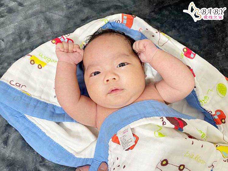 藍色寶寶被子-嬰兒床單顏色心理學

藍色寶寶被子是北投之家嬰兒床單系列中的一款產品，以優質純棉材料製成，安全無憂。藍色是一種冷靜、平靜、安定的顏色，是嬰兒床單中最受歡迎的顏色之一。根據床單顏色心理學的原理，藍色嬰兒床單顏色心理學能夠給人帶來平和、安定和舒適的感覺，選擇藍色的寶寶棉被，能夠為寶寶打造一個冷靜、平靜的床上環境。