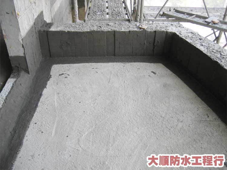 前後陽台防水施工流程

5.全面使用塗裝彈性複合材水泥防水第二道。