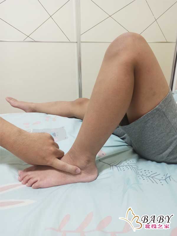 兒童發展線上課程下肢檢測  教你檢測孩子的下肢發展是否正常，是否有無長短腳、扁平足高弓足、腳踝、膝蓋是否有無受傷等等的兒童發展課程04